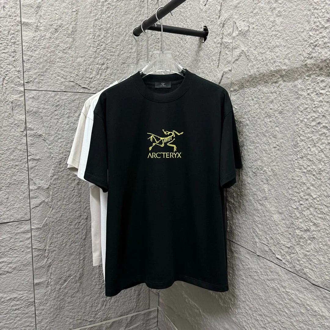 ARC'TERYX* *2025 New Arrival Classic logo T Same Style Size： S （90-130 ） M （120-150 ） L （140-165 ） XL （160-180 ） XXL （180 ） ：Black White